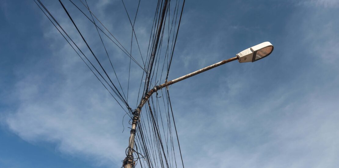 Alguns cuidados para colocar um poste em seu terreno | LS Postes