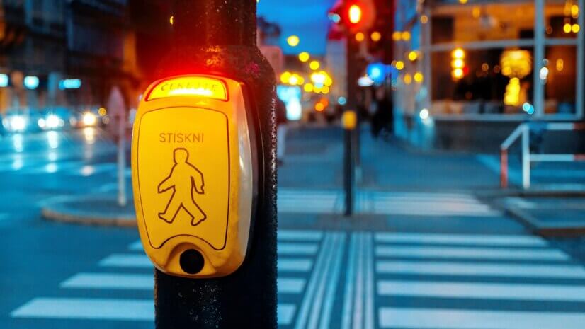 Semáforos Inteligentes: Como a Tecnologia Está Transformando a Sinalização Urbana | LS Postes